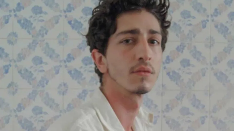 Johnny Massaro interpreta homem com HIV no início da epidemia de Aids no Brasil Johnny Massaro interpreta homem com HIV no início da epidemia de Aids no Brasil