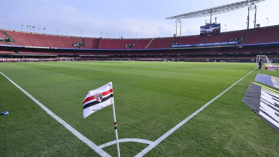 Jovem zagueiro do São Paulo treina bem e toma vaga de queridinho de Zubeldía