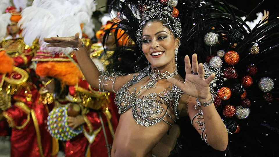 Juliana Paes está de volta ao Carnaval: Relembre as Rainhas que entraram pra história
