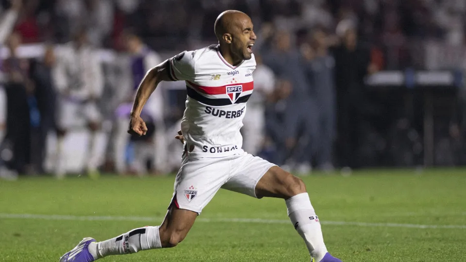 Lucas Moura passa por astroscopia no joelho e não tem nova lesão detectada