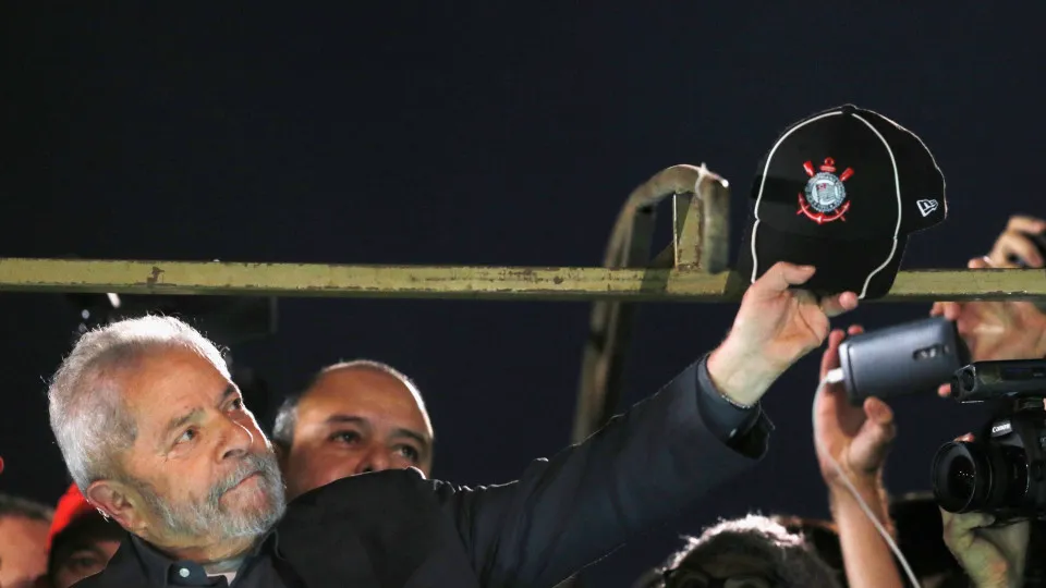 Lula defende Abel, faz pedido a Neto e diz que Corinthians está uma baderna