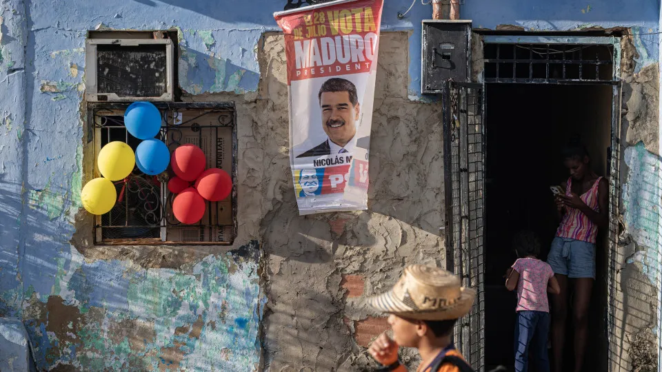 Maduro mobiliza população contra “ameaças” dos Estados Unidos Maduro mobiliza população contra “ameaças” dos Estados Unidos