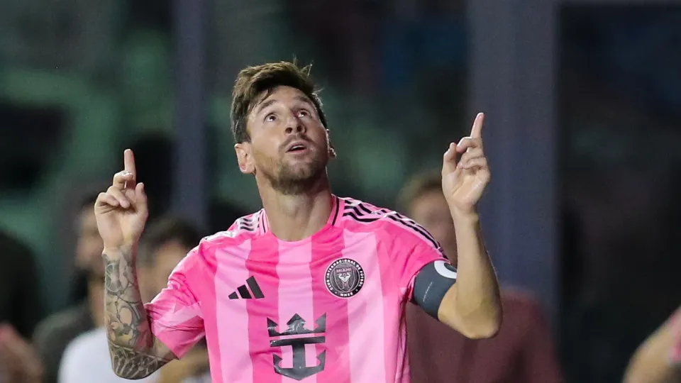 Messi volta de lesão, decide jogo e garante vitória do Inter Miami Messi volta de lesão, decide jogo e garante vitória do Inter Miami