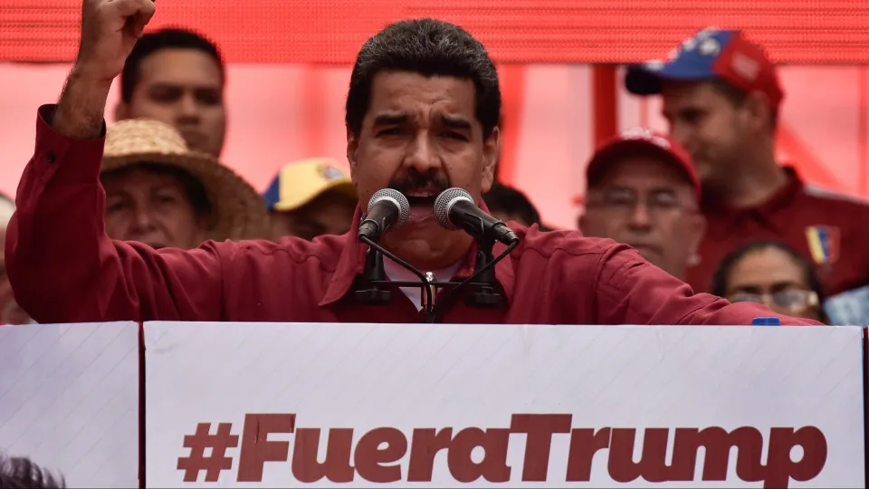 Mísseis são ‘recado’ de Trump a Maduro, que pode invadir a Venezuela