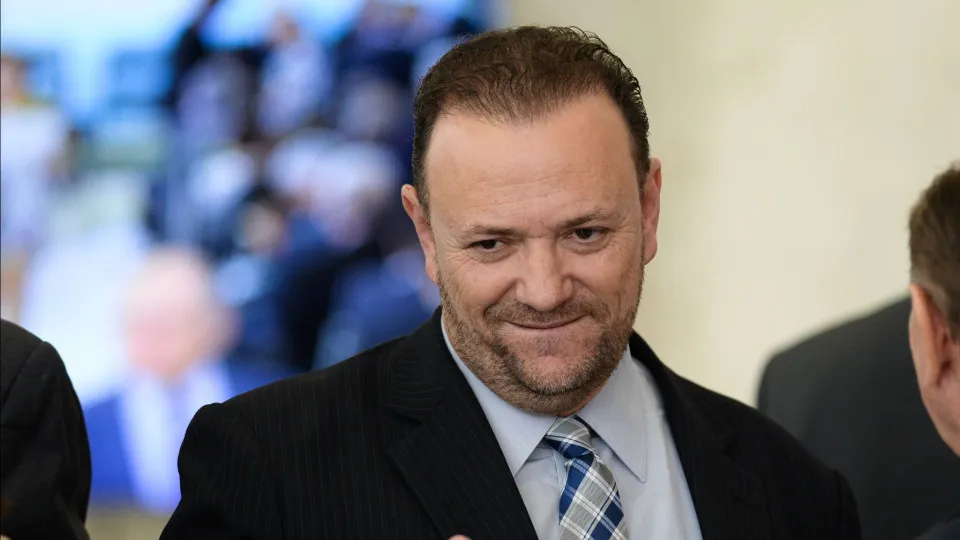 PT precisa se preparar para pós-Lula, diz novo presidente do partido ao tomar posse