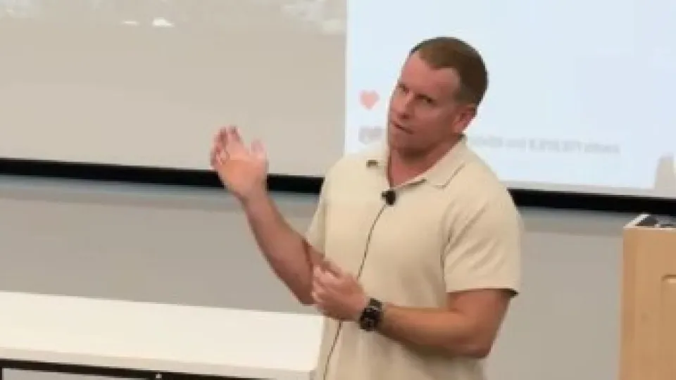 Professor ‘acaba’ aula após anúncio do noivado de Taylor Swift e viraliza