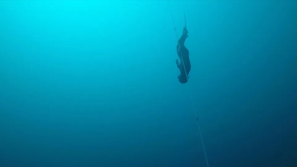 Quase meia hora sem respirar: o segredo do croata que bateu recorde mundial