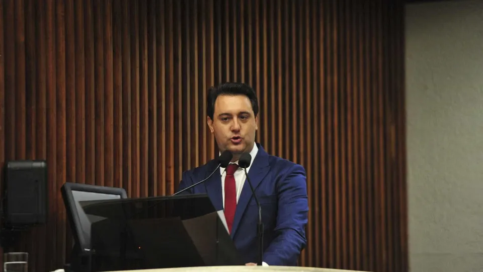 Ratinho Jr. aposta em obras e privatizações e enfrenta desgaste na área ambiental