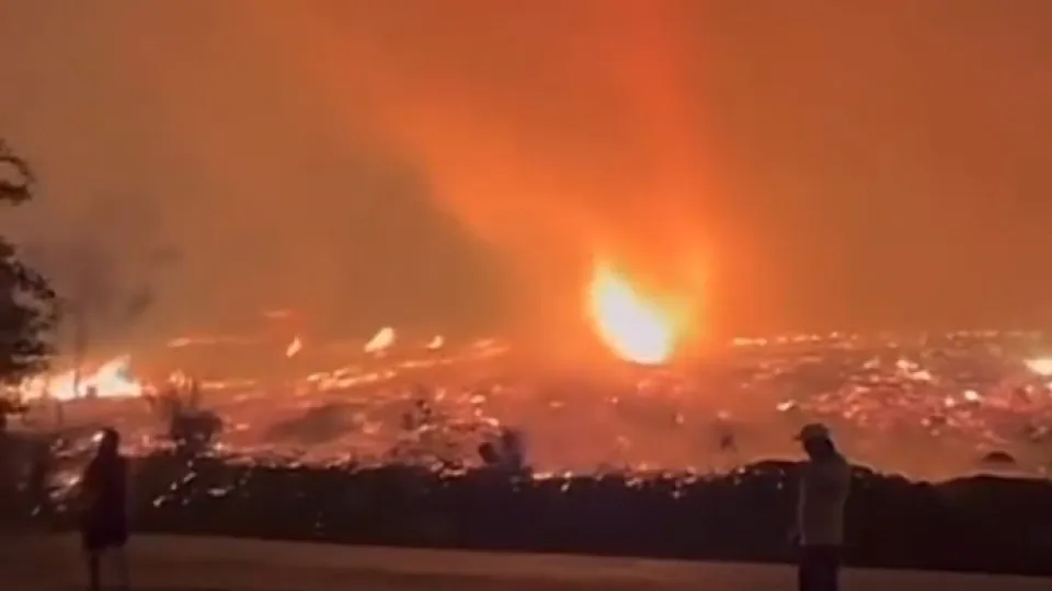 Tornado de fogo é registrado em incêndio em Portugal; veja as imagens Tornado de fogo é registrado em incêndio em Portugal; veja as imagens