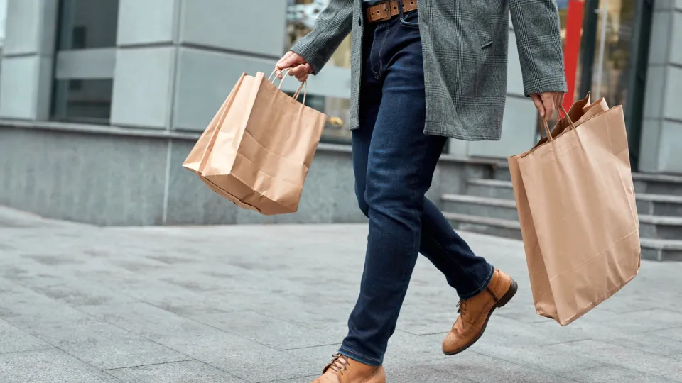 Vendas nos shoppings devem crescer 2,2% no Dia dos Pais, aponta pesquisa da Abrasce Vendas nos shoppings devem crescer 2,2% no Dia dos Pais, aponta pesquisa da Abrasce