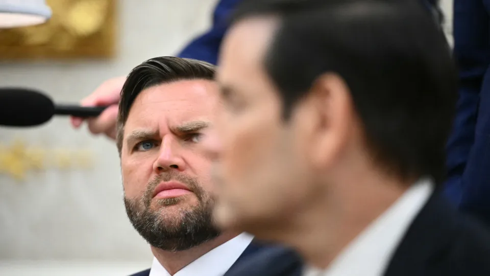 Vice de Trump leva ‘lição de história’ após declarações sobre guerra