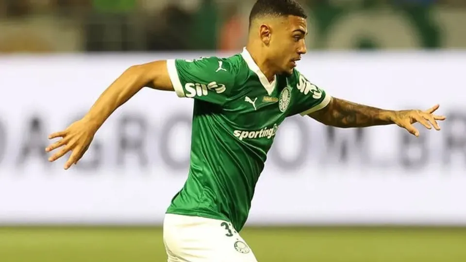 Artilheiro na base do Palmeiras renova duas vezes em um ano e aguarda chances