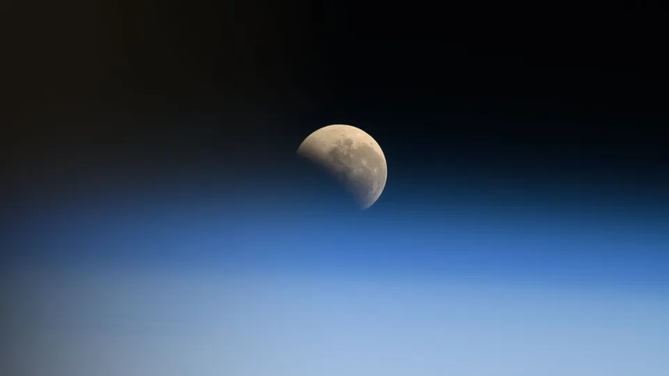 Astronautas captaram as melhores fotografias do último eclipse lunar
