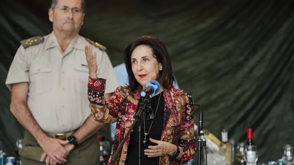 Avião com ministra espanhola sofre tentativa de interferência russa