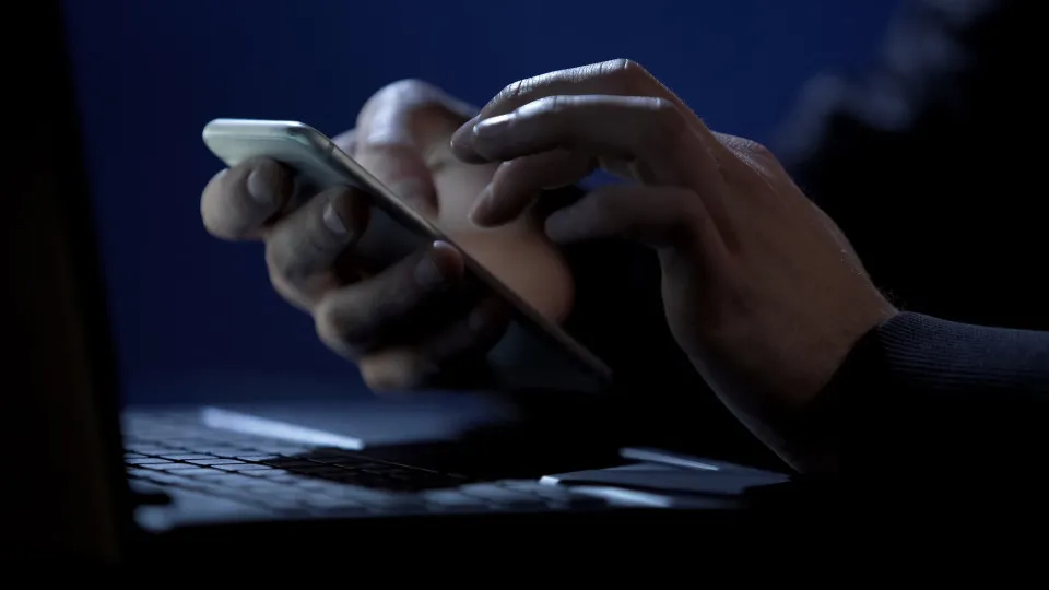 Celular roubado: como proteger seus dados antes e depois do crime