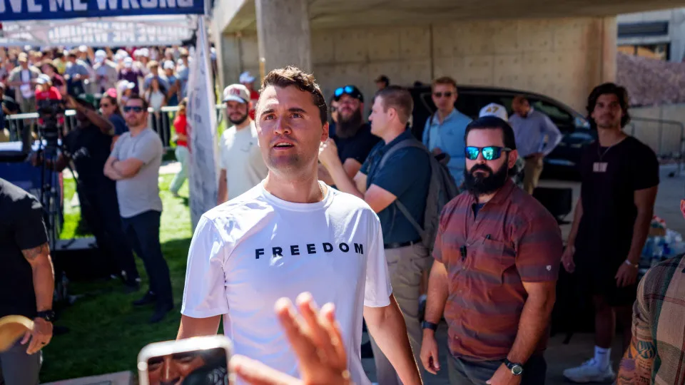 FBI diz ter imagens do atirador que matou Charlie Kirk: “universitário”