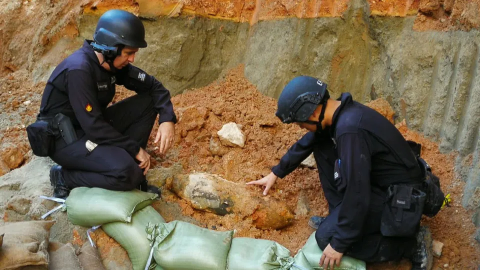 Hong Kong retira 6 mil pessoas após descobrir bomba da Segunda Guerra