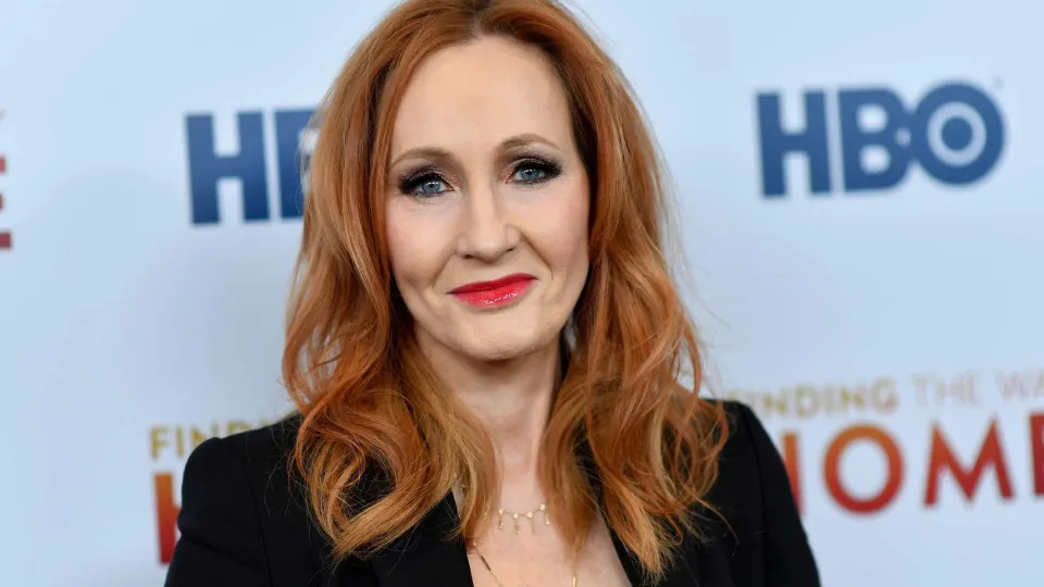 J.K. Rowling chama Emma Watson de ‘ignorante’ em desabafo nas redes sociais