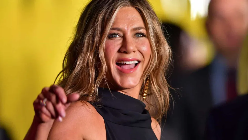 Jennifer Aniston assume namoro com coach que a ajudou a vencer medo de voar