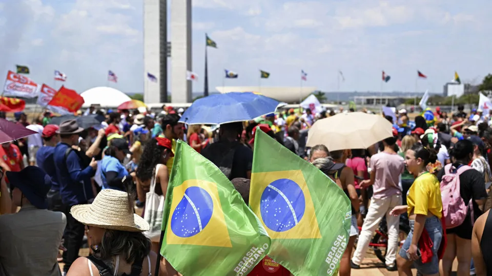 Manifestantes vão às ruas em sete capitais contra a PEC da Blindagem e anistia