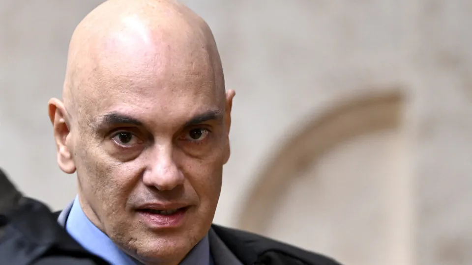 Moraes nega devolução de bens e retirada de tornozeleira de Cid antes de fim de processo