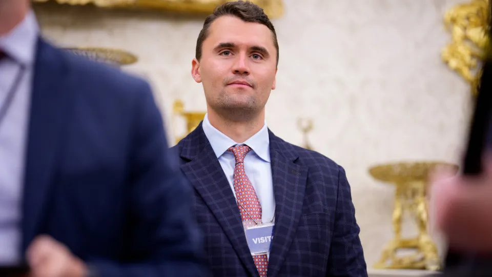Suspeito de assassinar Charlie Kirk é indiciado por homicídio nos EUA