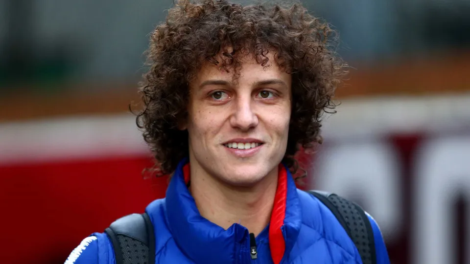 Mulher que denunciou David Luiz vai entregar celular para perícia policial Mulher que denunciou David Luiz vai entregar celular para perícia policial
