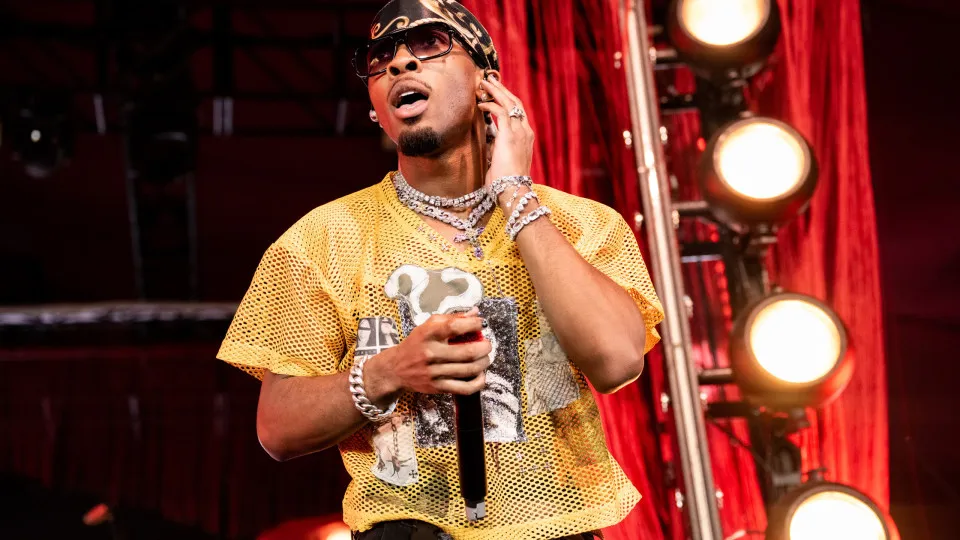 Polícia encontra corpo em carro registrado no nome do cantor D4vd em Los Angeles