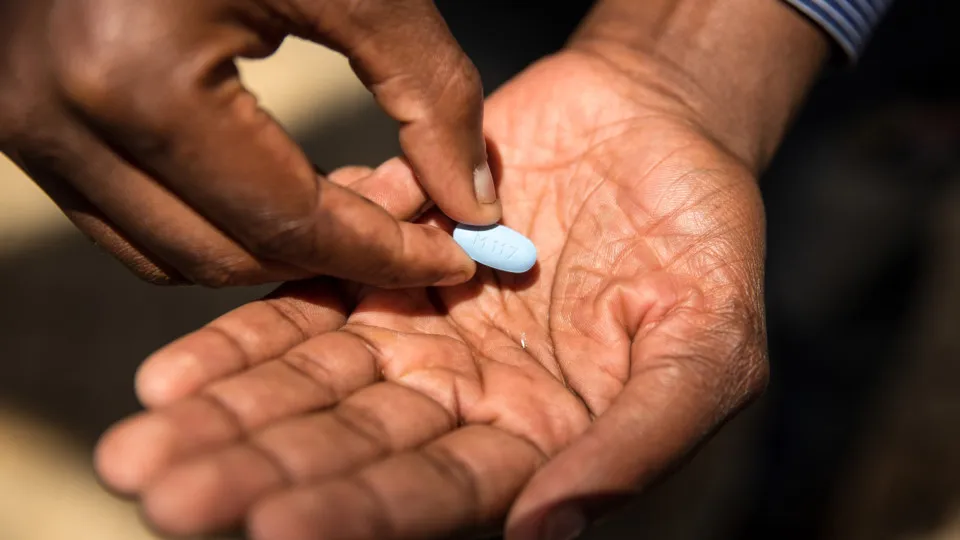 Quanto tempo um paciente com HIV sobrevive sem medicação?