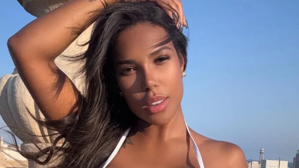 Carol Lekker cospe na cara de Rayane Figliuzzi em ‘A Fazenda 17’