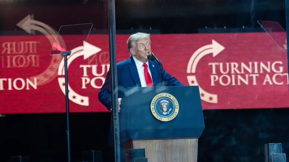 Trump transforma homenagem a Charlie Kirk em comício religioso e político