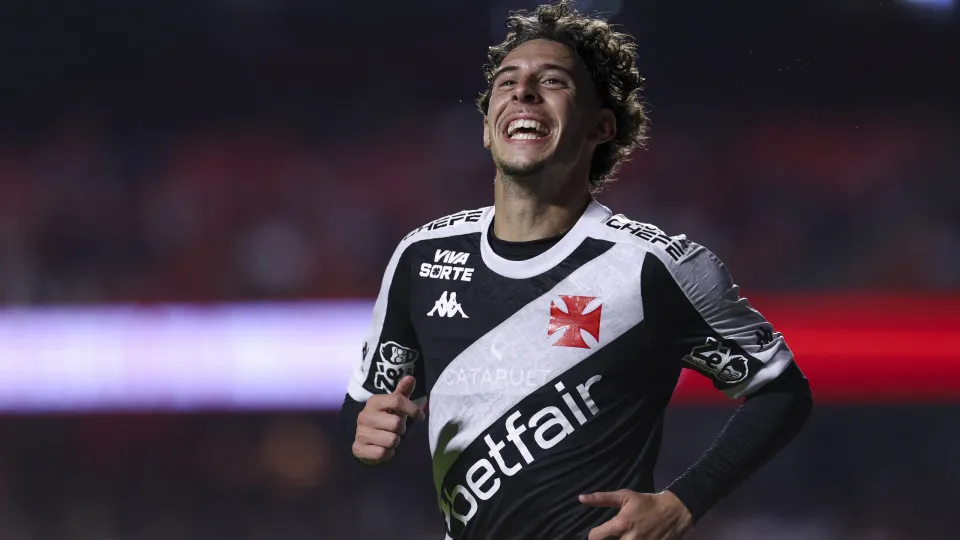 Vasco cala Nilton Santos, vence Botafogo nos pênaltis e avança à semifinal