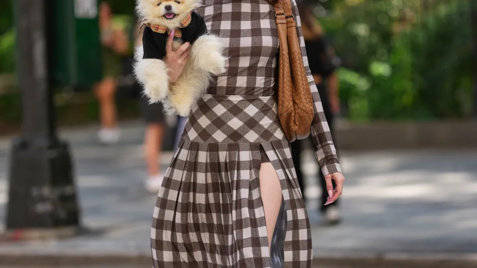 Xadrez domina o street style da Semana de Moda de Nova York; veja