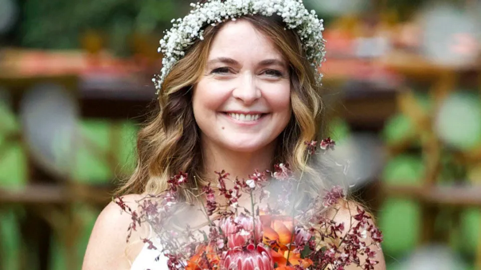 ‘Ajuda a criar meus filhos’, diz Claudia Abreu ao convidar babá para vinheta da Globo