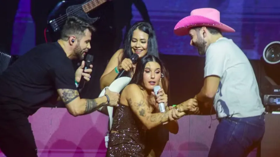 Ana Castela é derrubada no palco durante show; Zé Felipe estava na plateia