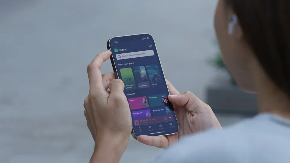 Como criar uma playlist de música perfeita para alguém que você ama