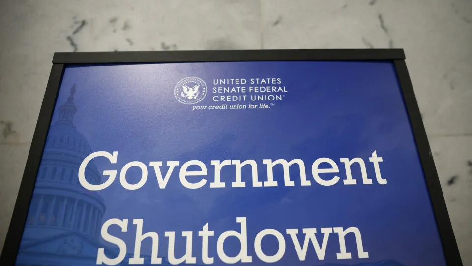EUA entram em shutdown após impasse no Congresso sobre orçamento EUA entram em shutdown após impasse no Congresso sobre orçamento