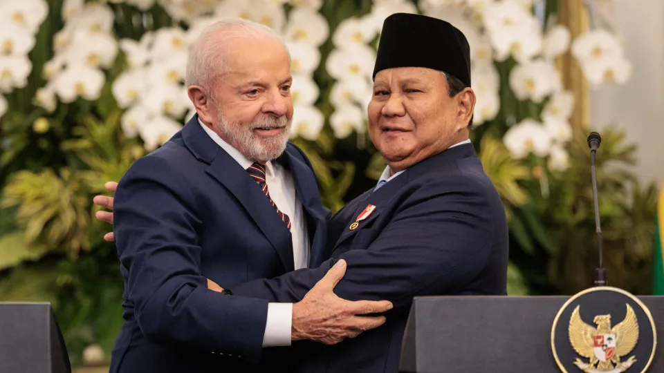 Lula diz ao presidente da Indonésia que vai disputar as eleições em 2026