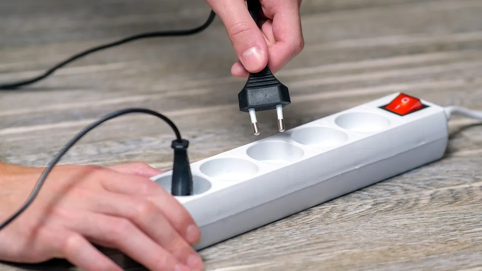 Saiba quando desligar aparelhos elétricos é questão de segurança