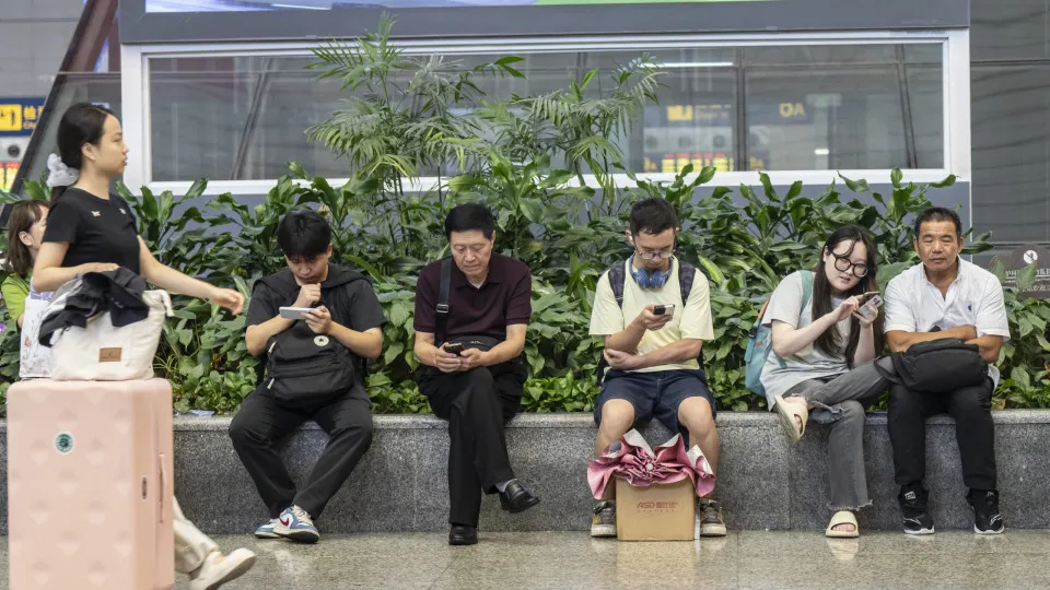 Usuários de redes da China criticam visto K, para talentos estrangeiros, com discurso anti-imigratório Usuários de redes da China criticam visto K, para talentos estrangeiros, com discurso anti-imigratório