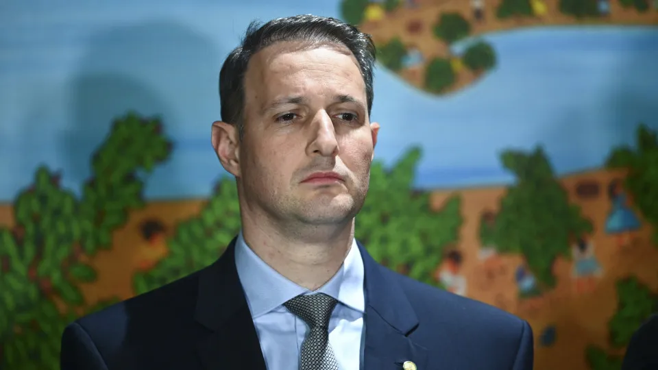 Derrite recua, desiste de mudar Lei Antiterrorismo e diz que competência da PF será preservada