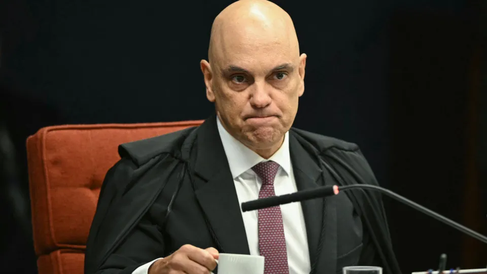 Moraes retoma julgamentos do 8/1 e mantém embates com Fux sobre ataque