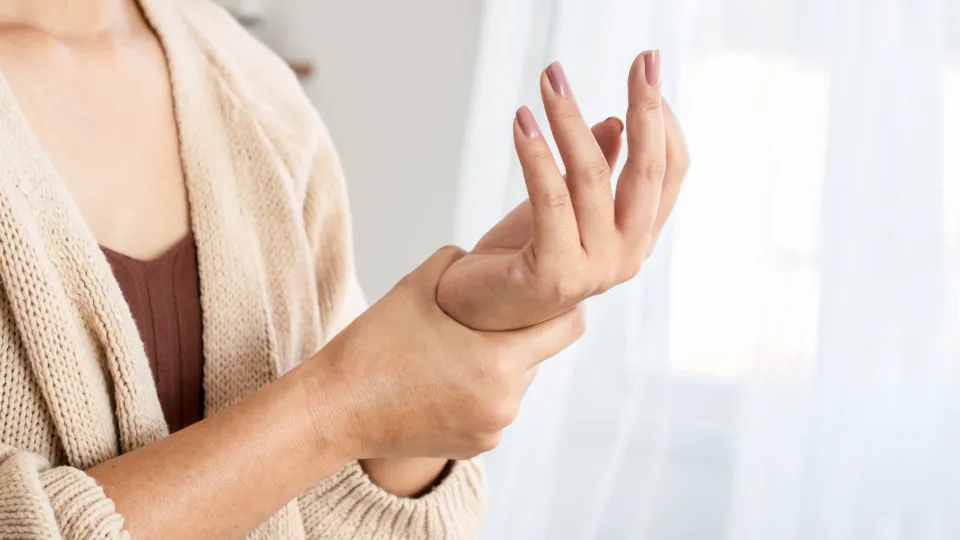 Seis sinais de falta de vitamina B12 que podem passar despercebidos Seis sinais de falta de vitamina B12 que podem passar despercebidos