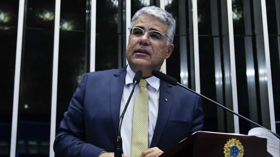 Senadores são criticados por fazerem ‘visita técnica’ na Papuda: “vexame” Senadores são criticados por fazerem ‘visita técnica’ na Papuda: “vexame”