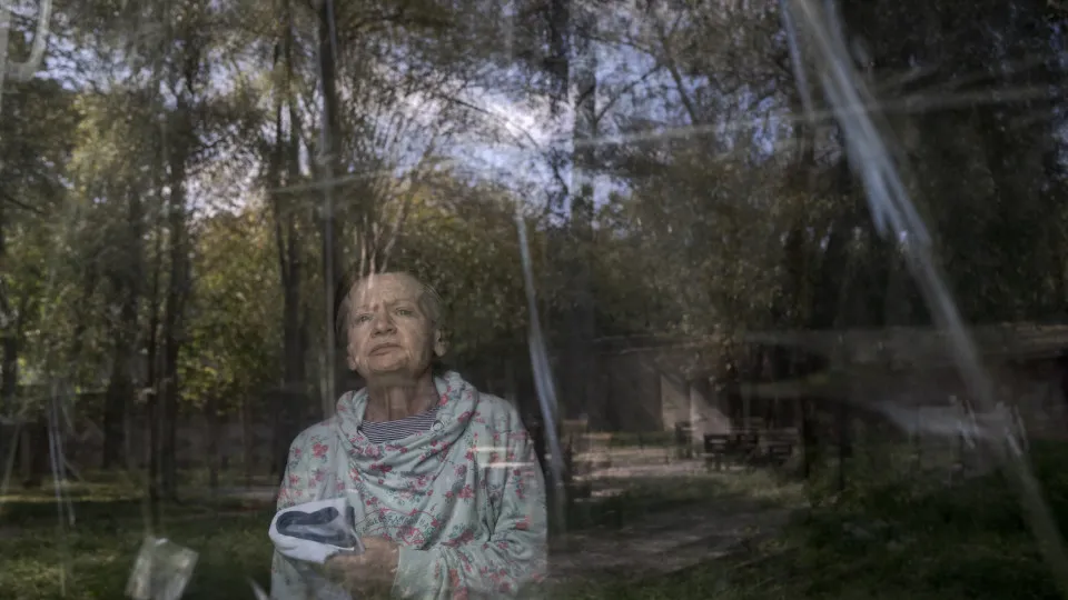 Demência: Por que mulheres são mais afetadas que homens