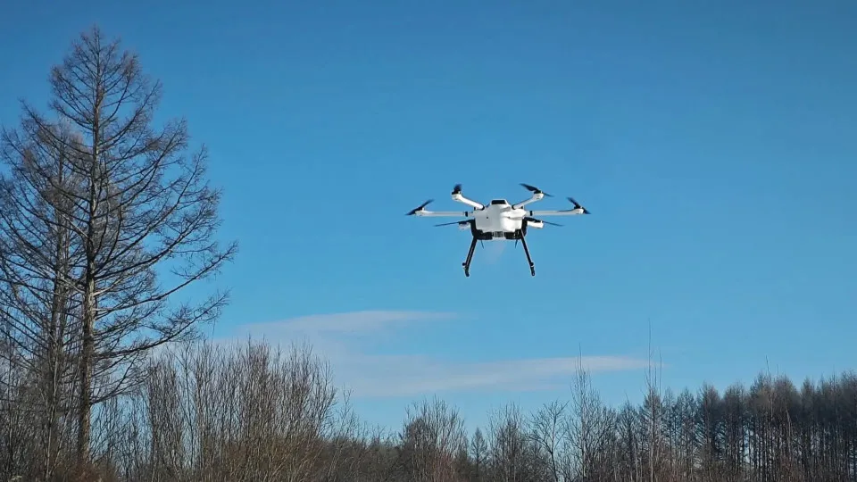 Drone chinês movido a hidrogênio bate recorde mundial de voo