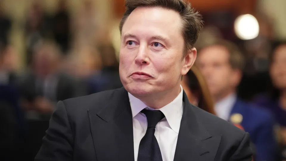 Elon Musk sugere retirar ‘sustentável’ da missão da Tesla em guinada de discurso