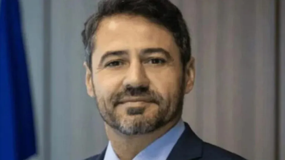Ex-chefe da Receita envolvido no caso de joias de Bolsonaro é demitido pela CGU