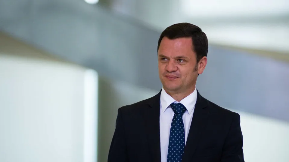 Lewandowski demite Ramagem e Anderson Torres dos quadros da PF para cumprir decisão do STF