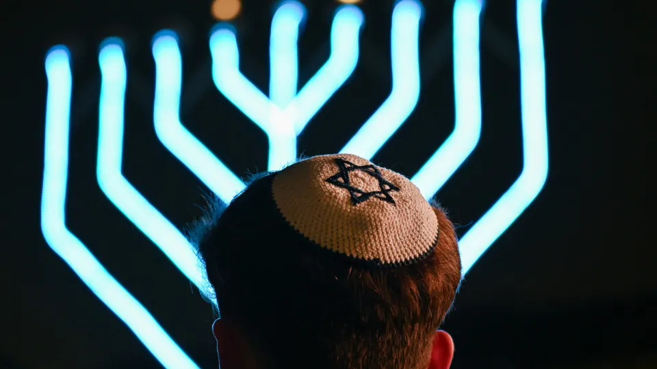 Natal ou Hanukkah: Duas festas, dois significados – você sabe a diferença? Natal ou Hanukkah: Duas festas, dois significados – você sabe a diferença?